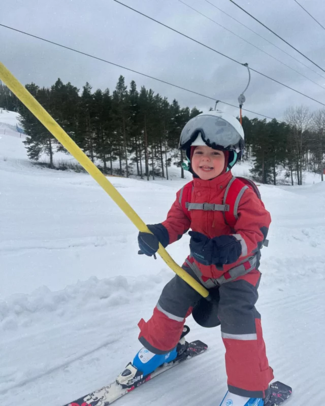 Nu är det dags att boka din vintersemester om du inte redan gjort det.
Järvsöbacken har extra öppet helgen den 14-15 december och från den 20 december
håller Järvsöbacken öppet ända tills den 21 april.

#alpstigen
#alpstigen6
#järvsö
#järvsöbacken
#harsa
#skidåkning 
#slalom
#snowboard
#längdskidåkning
#skidsemester
#vintersemester
#hälsingland
#sportlov
#påsklov
#jullov
#sol
#snö
#lössnö
#nysnö
#nypistat
#älskasnö
#downhill
#vasaloppet
#engelbrektsloppet